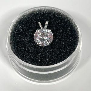 4 CT Round Brilliant Solitaire Pendant (Lab Grown) VS1 D Color